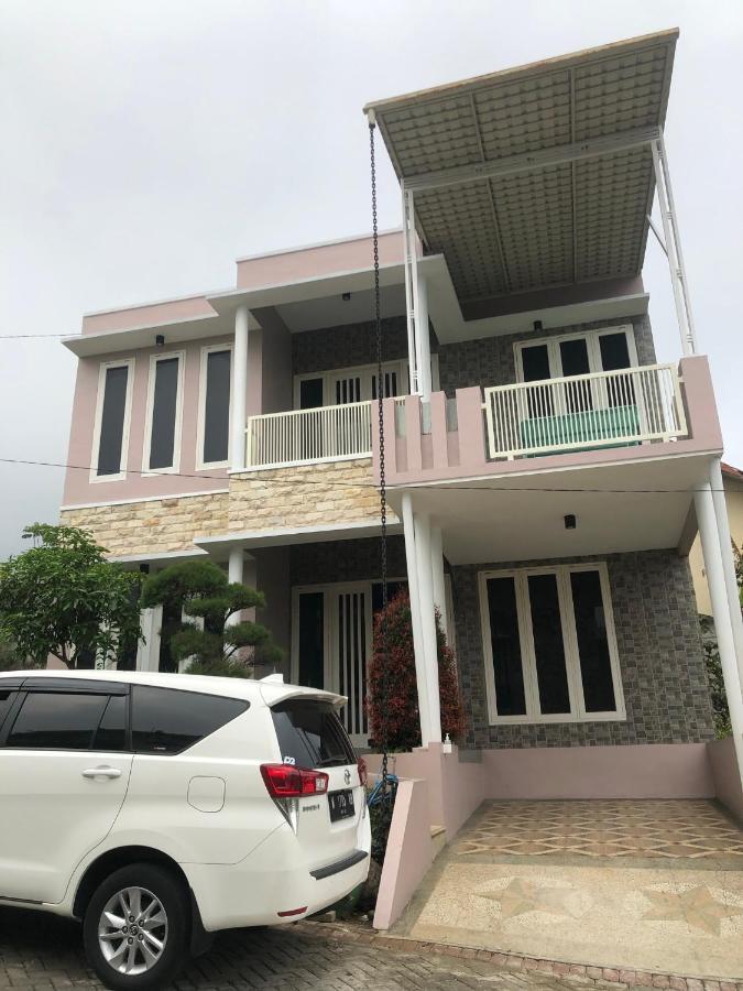 Villa Kusuma Hill A8 Batu  Exterior photo